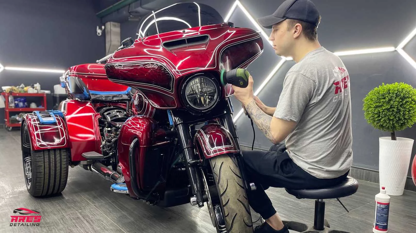 Полировка и покрытие керамикой мотоцикла Harley Davidson Tri Glide - изобр. 6